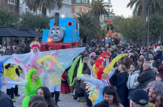 Carnevale Sambenedettese, in migliaia in Piazza per i Carri: domenica sfilata bis